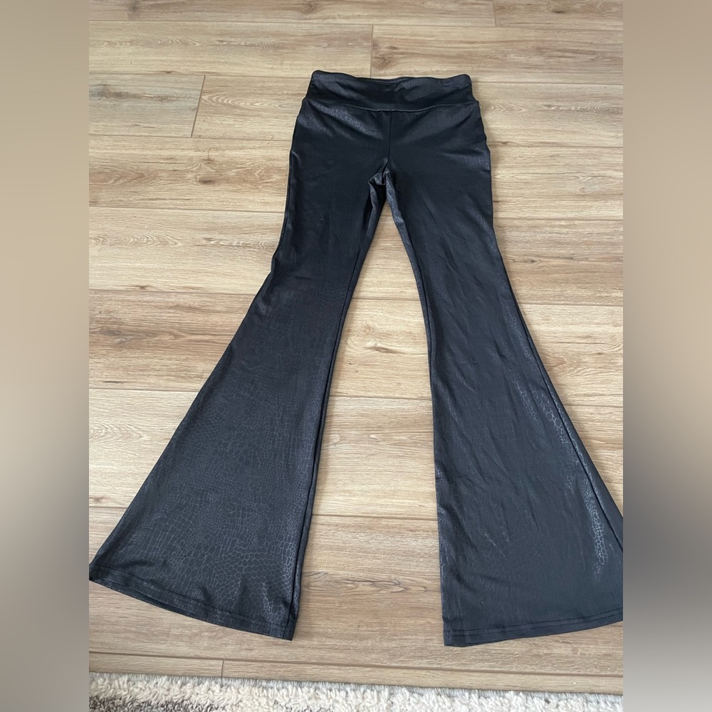 Snakeskin patterned yoga pants